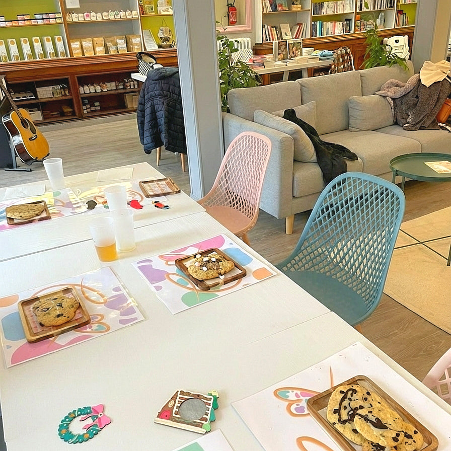 Anniversaire pour enfants à Romorantin-Lanthenay, confection de cookies, ateliers créatifs adapté à tout âge, jeux de société et salle de jeux pour les petits au café créa cœur 