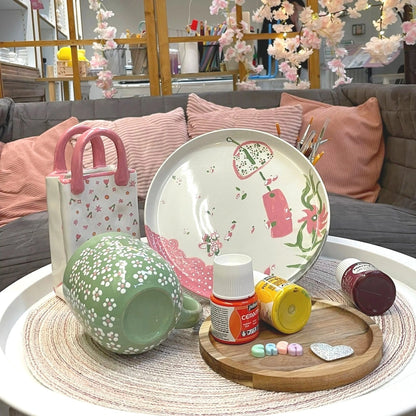 Atelier créatif peinture céramique sur objet en porcelaine à personnaliser activité à Romorantin-Lanthenay chez Créa Cœur 