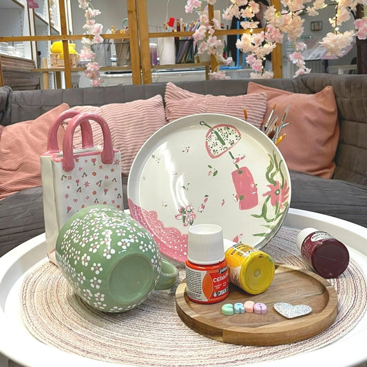 Atelier créatif peinture céramique sur objet en porcelaine à personnaliser activité à Romorantin-Lanthenay chez Créa Cœur 