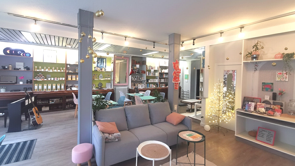 Café Créa cœur à romorantin lanthenay, espace cocooning, inspirant, avec jeux de sociétés, espace pour les enfants, bibliothèques, ateliers créatifs et artistiques 