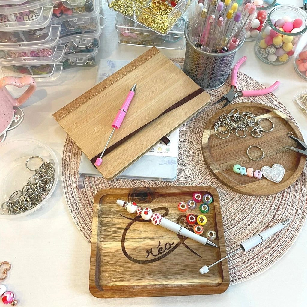 Atelier créatif personnalisation de stylo avec perles et perles charms, activités diy à Romorantin-Lanthenay chez Créa Cœur 